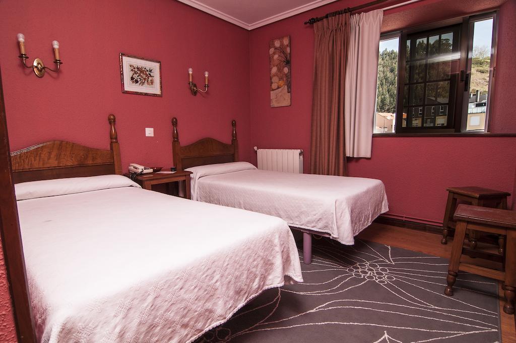 Riodeva Hotel Unquera Værelse billede