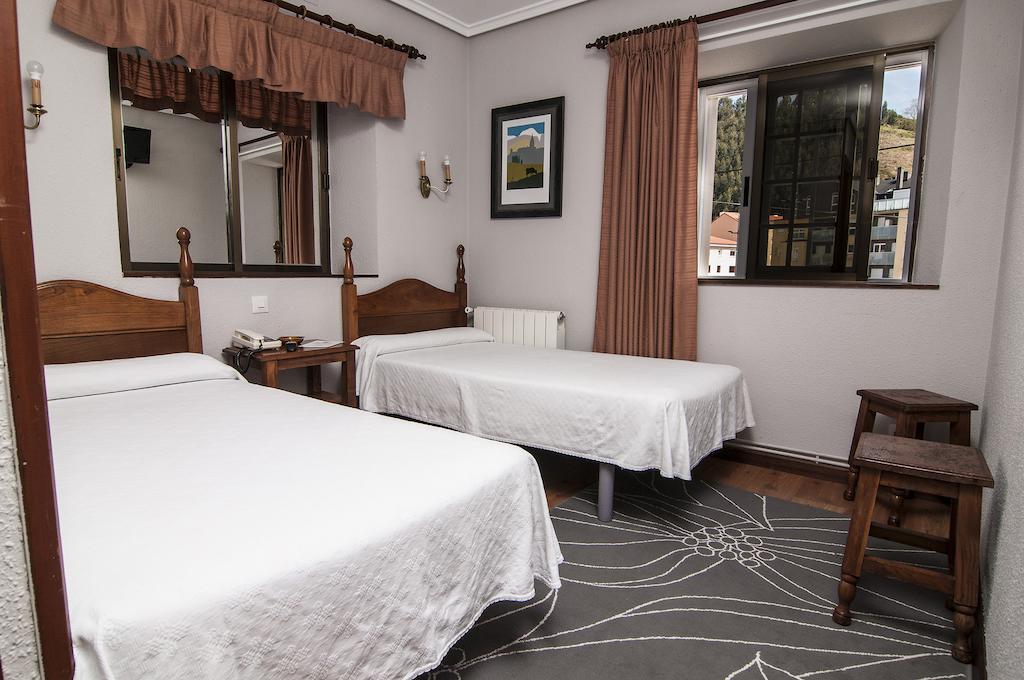 Riodeva Hotel Unquera Værelse billede